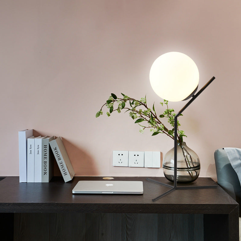 Classic Nordic Table Lamp