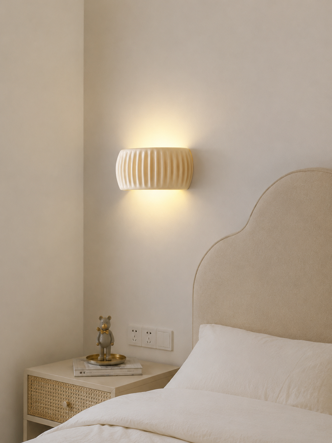 RidgeGlow — Decorative Ribbed Resin Wall Sconce