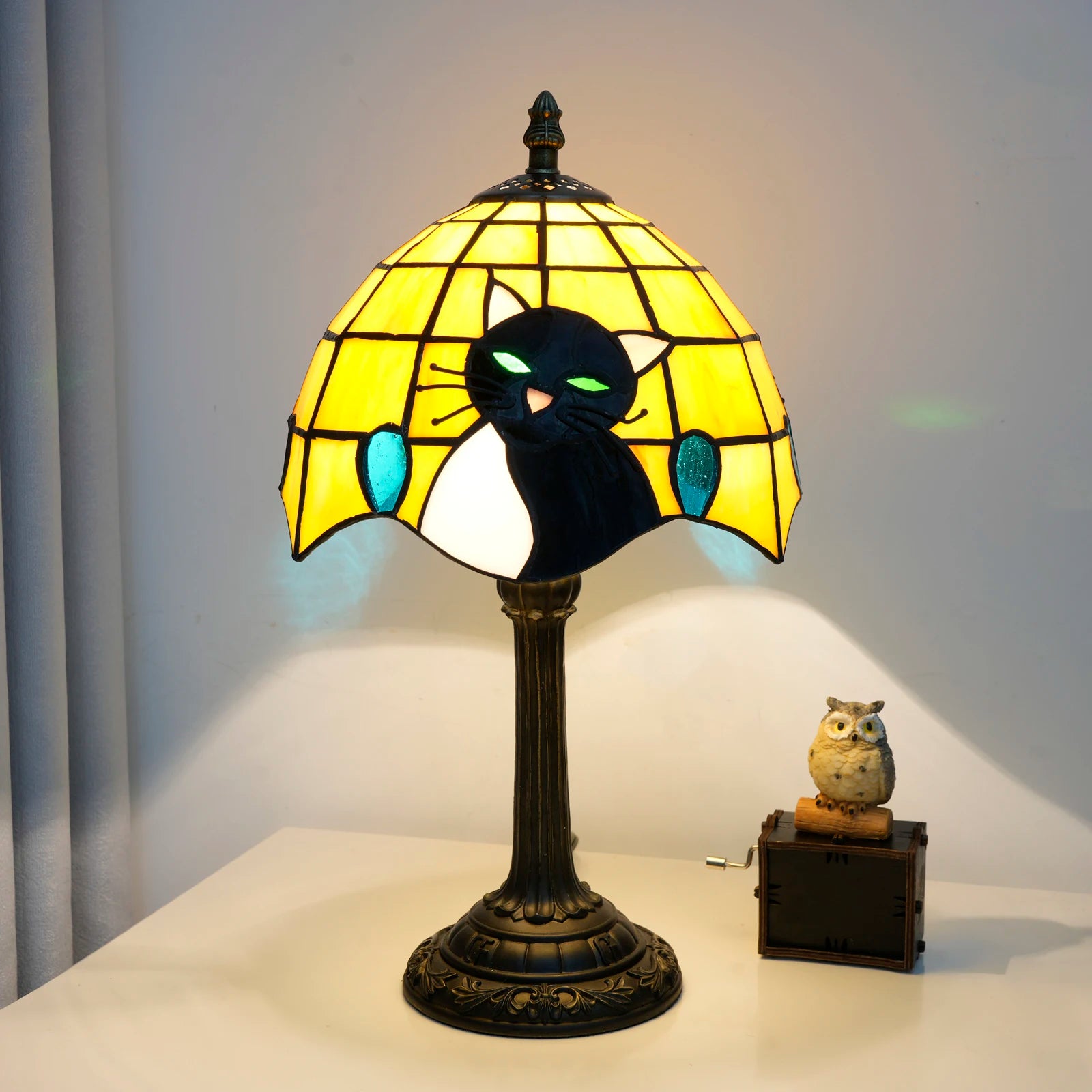 TiffanyCat Stained Glass Table Lamp — Vintage Cat Decor