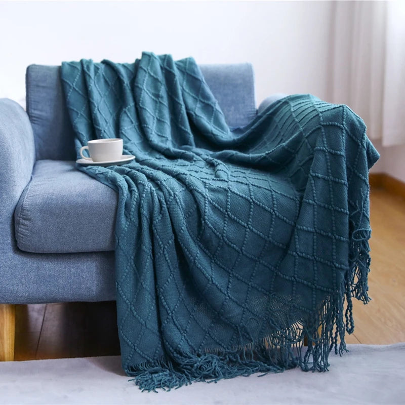 Knit Throw Blanket with Tassels, Chunky Farmhouse Throw for Couch and Bed, Soft Acrylic, 50x68 in