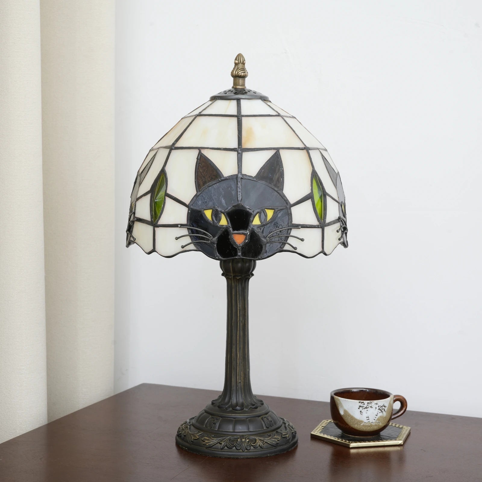 TiffanyCat Stained Glass Table Lamp — Vintage Cat Decor