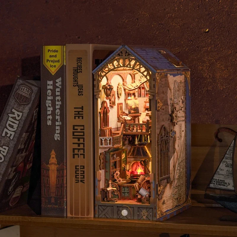DaVinci Smart Book Nook Kit with Sensor Light