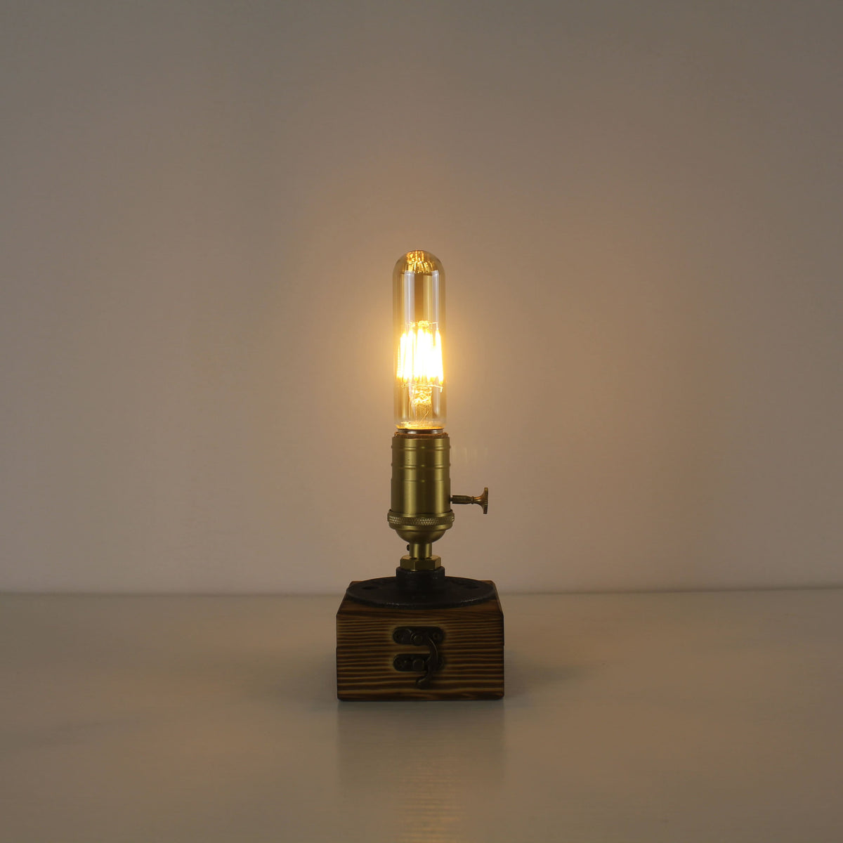 Farmhouse Cordless Wooden Edison Table Lamp for Bar & Restaurant