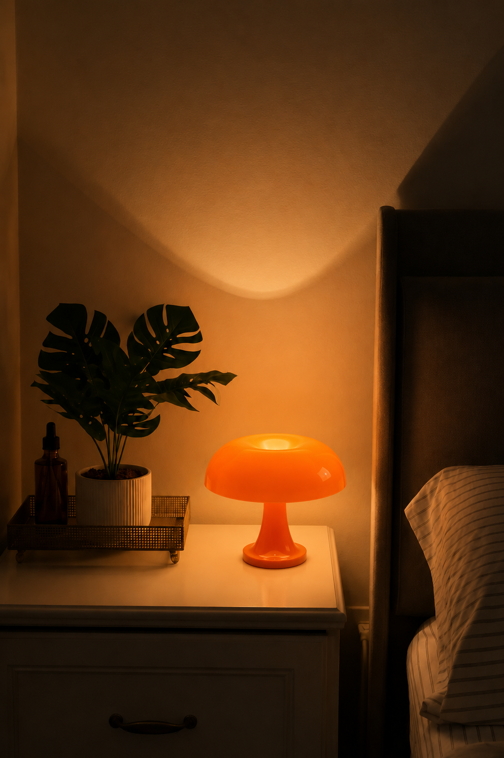 ShroomGlow — Retro Mushroom Table Lamp