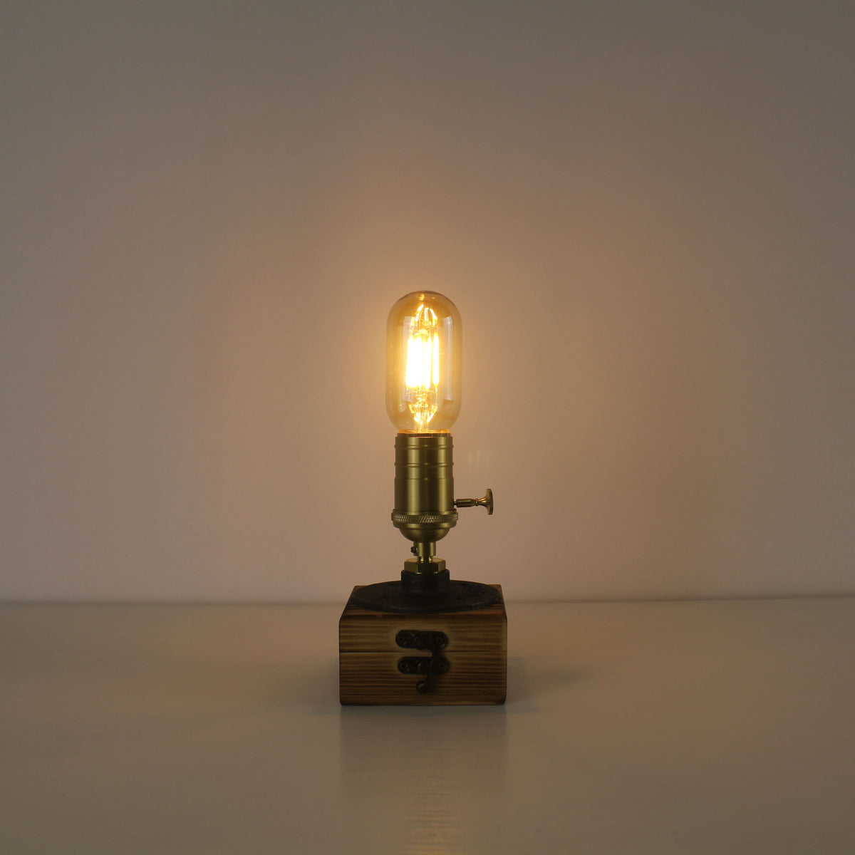 Farmhouse Cordless Wooden Edison Table Lamp for Bar & Restaurant