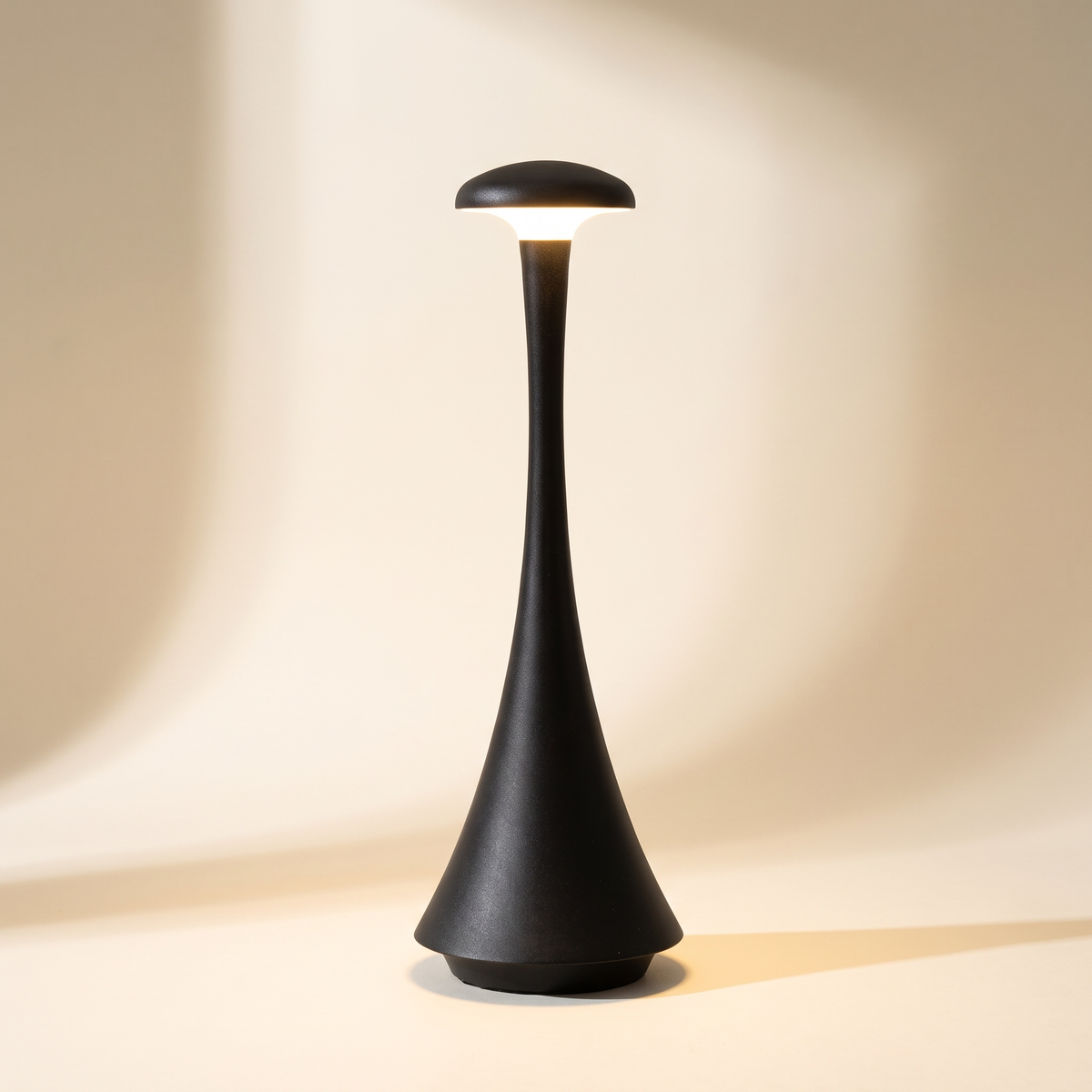 Mushroom Cordless Lamp, 2000 mAh — Black
