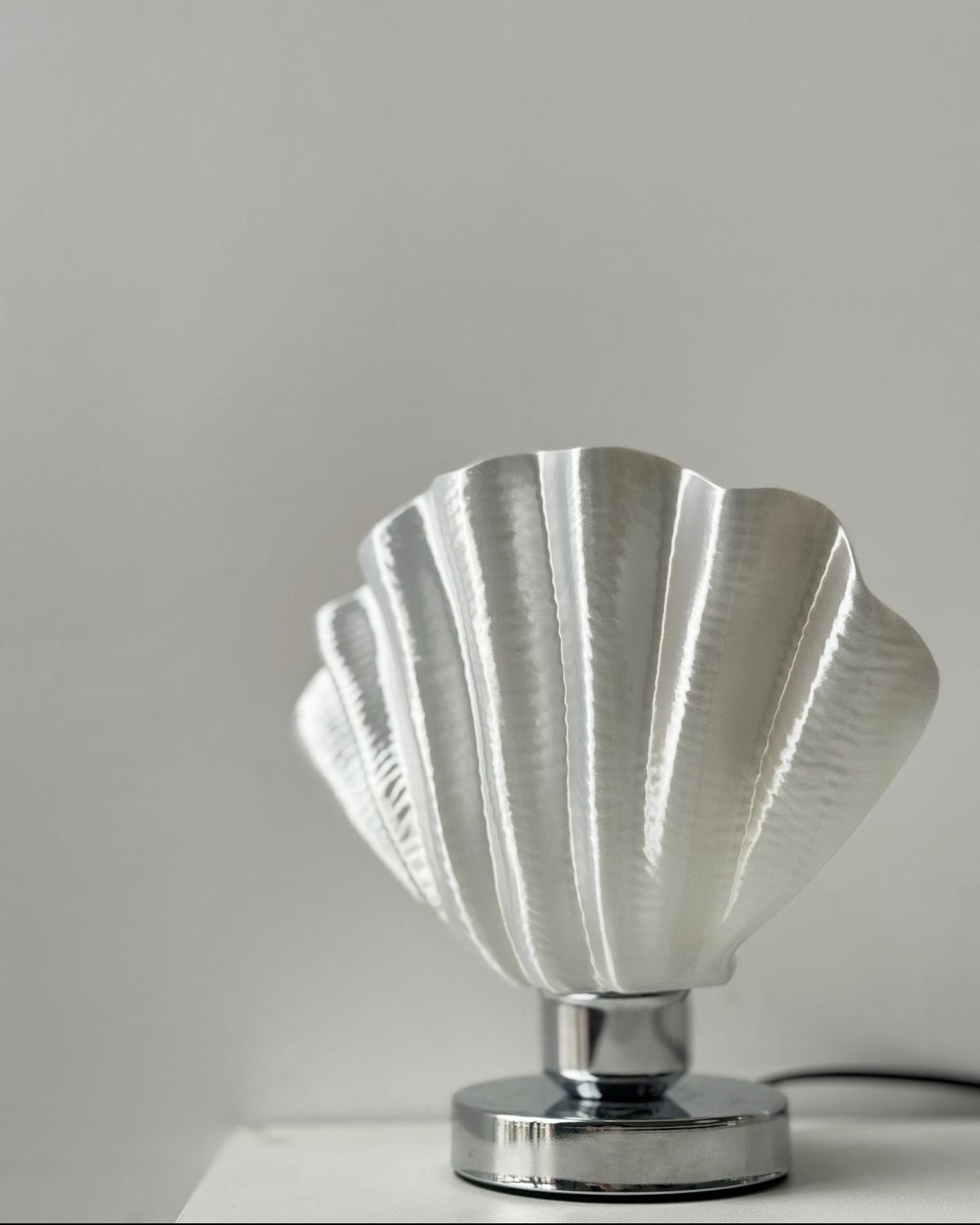 White Scallop Relief Table Lamp