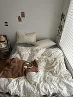 Simple Aesthetic Polka Dot Bedding Set