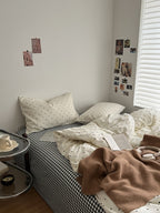 Simple Aesthetic Polka Dot Bedding Set